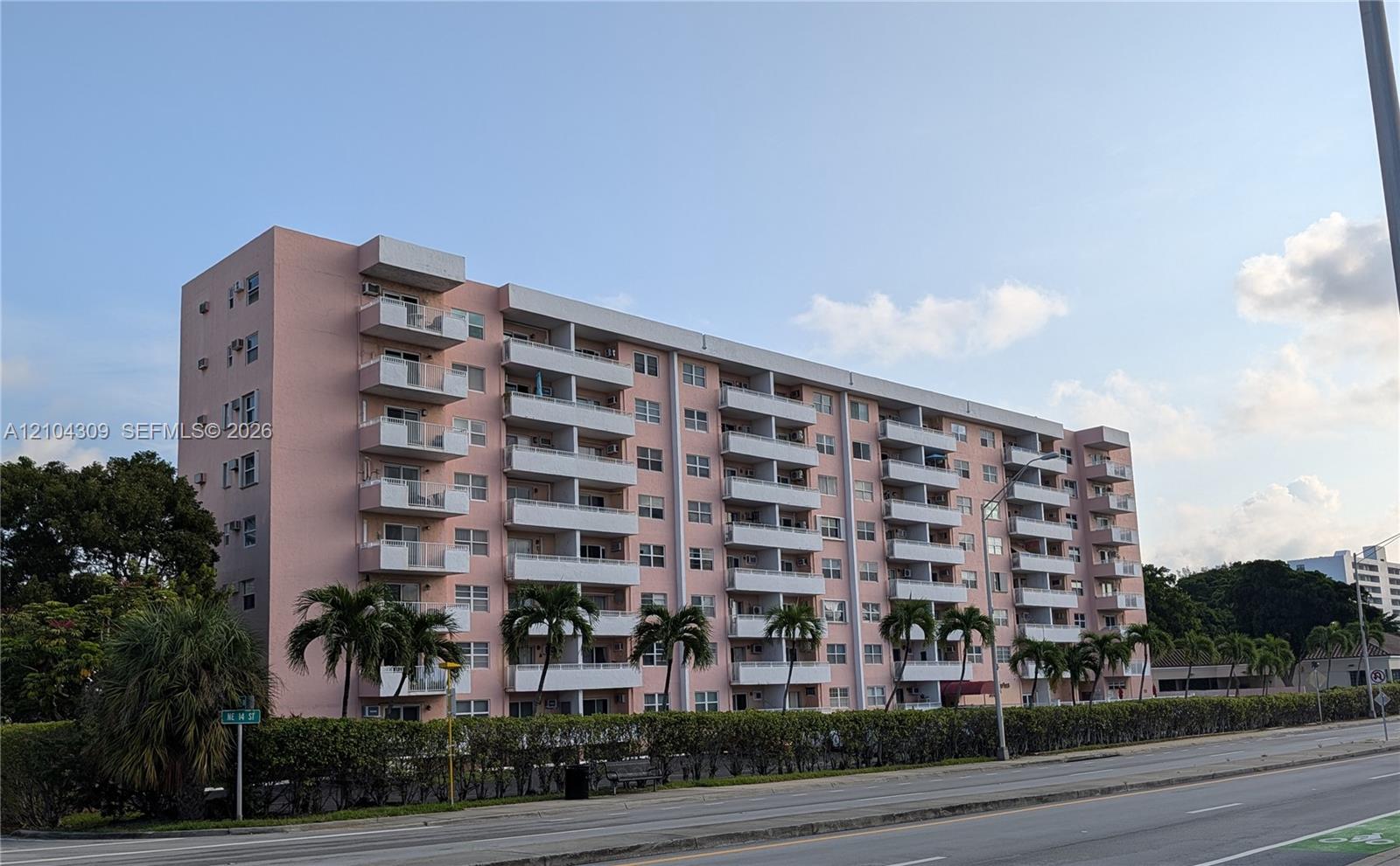 408 1 / 1 650 sq. ft. $ 2026-10-09 0 foto