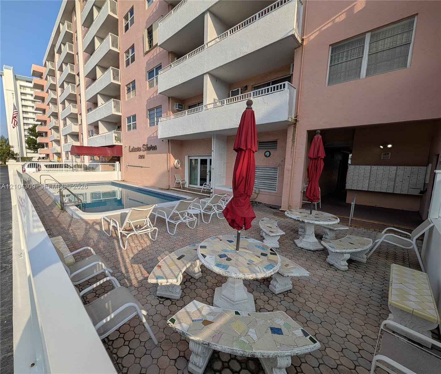 408 1 / 1 650 sq. ft. $ 2026-10-09 0 foto