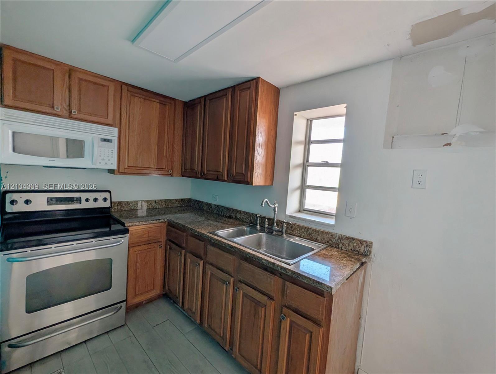 408 1 / 1 650 sq. ft. $ 2026-10-09 0 foto