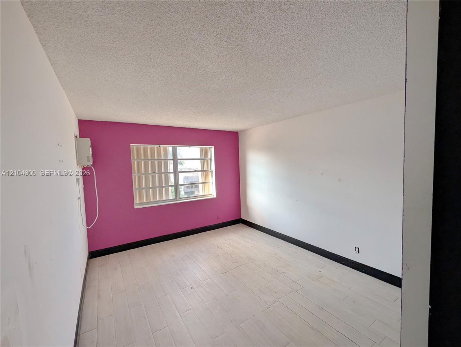 408 1 / 1 650 sq. ft. $ 2026-10-09 0 foto