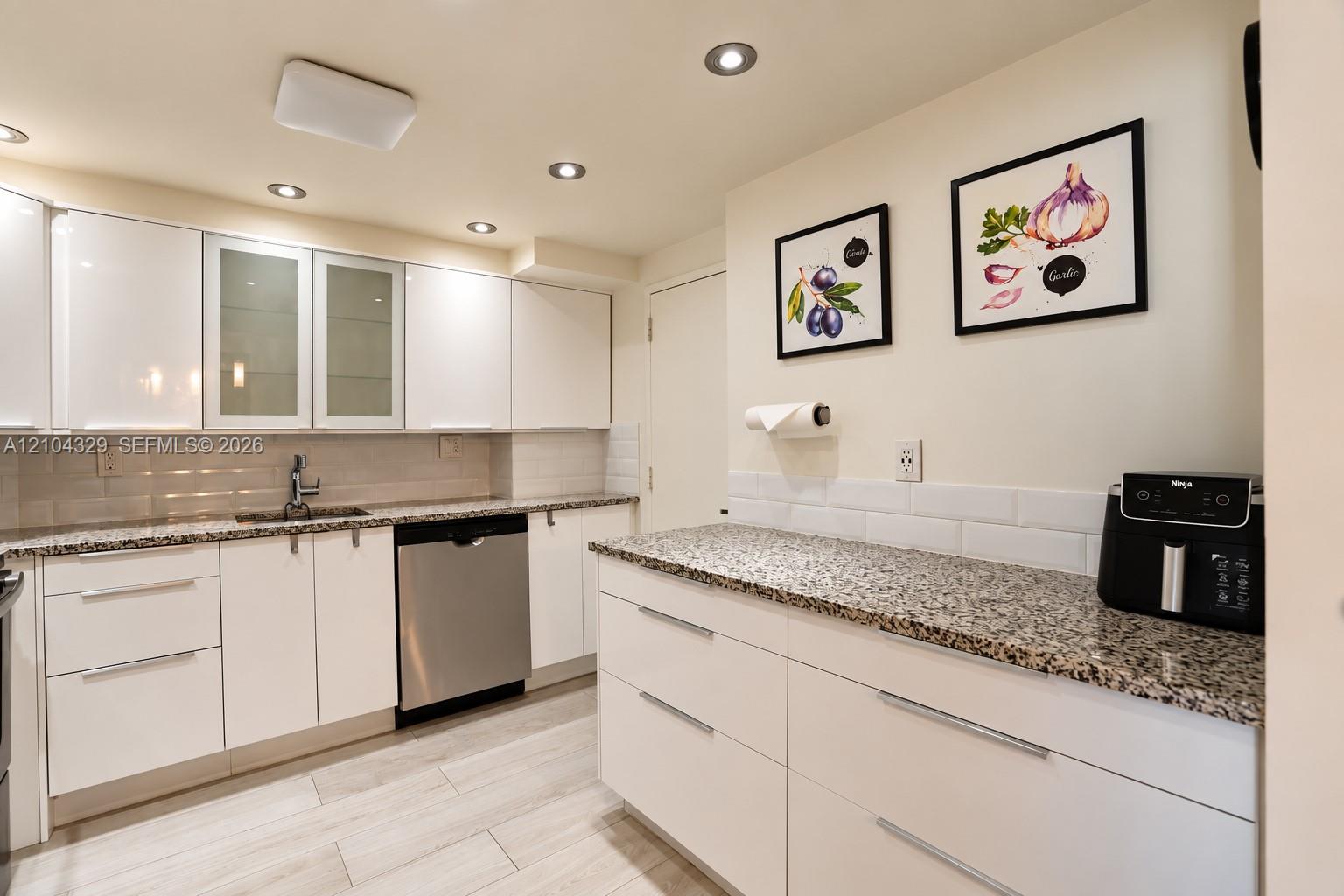 See details 1123 2 / 2 1220 sq. ft. $ 2026-10-09 0 Photo