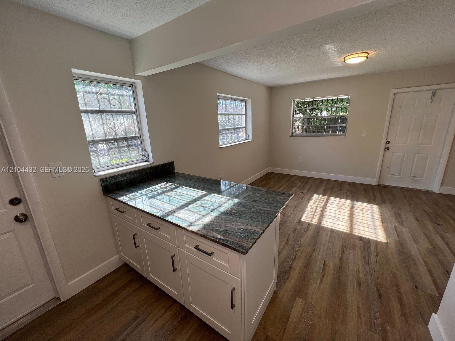 Ver detalles / 2381 sq. ft. $ 2026-10-10 0 foto