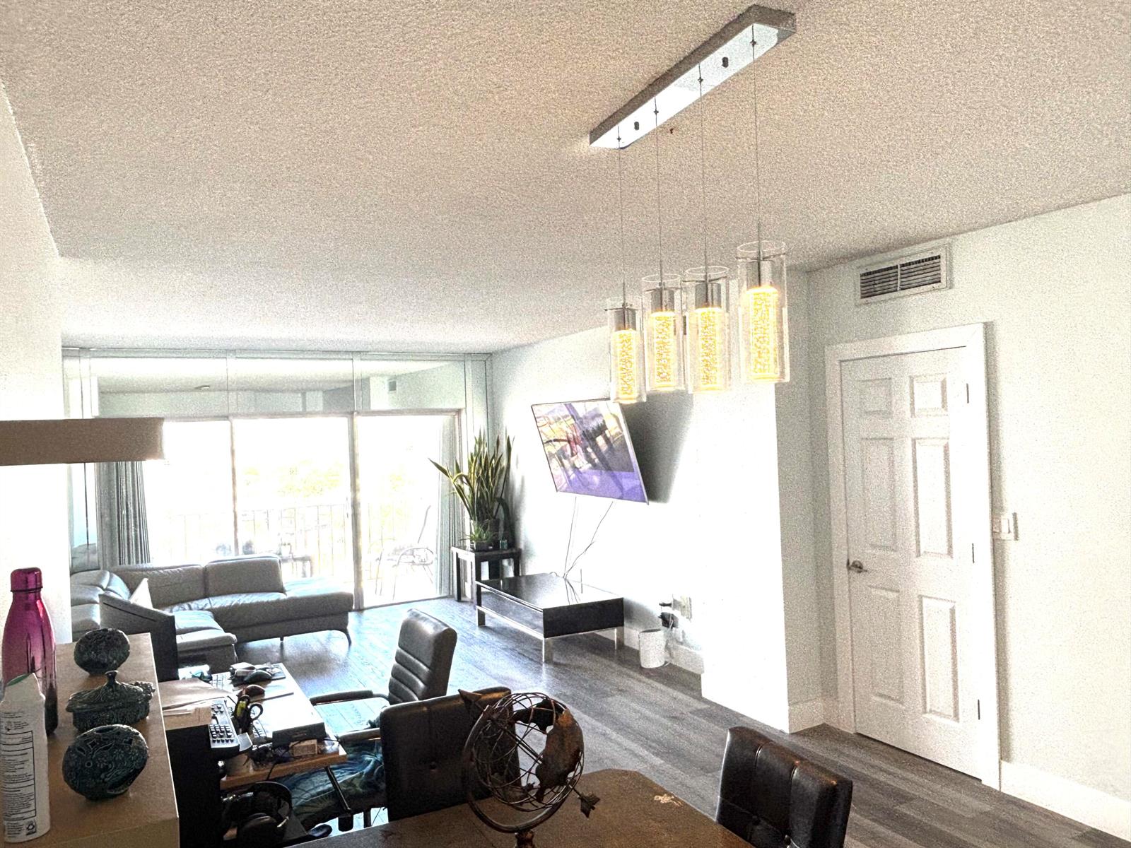 925 1 /  762 sq. ft. $ 2026-10-11 0 foto