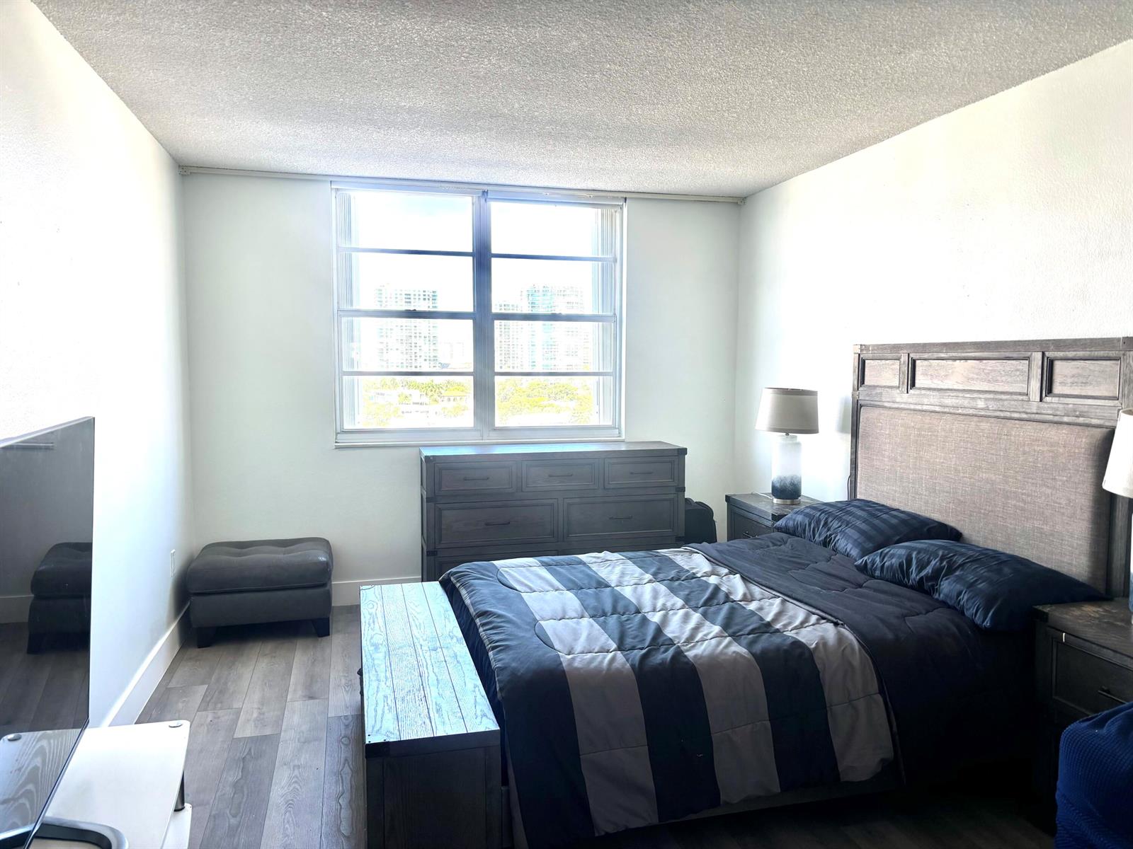 925 1 /  762 sq. ft. $ 2026-10-11 0 foto