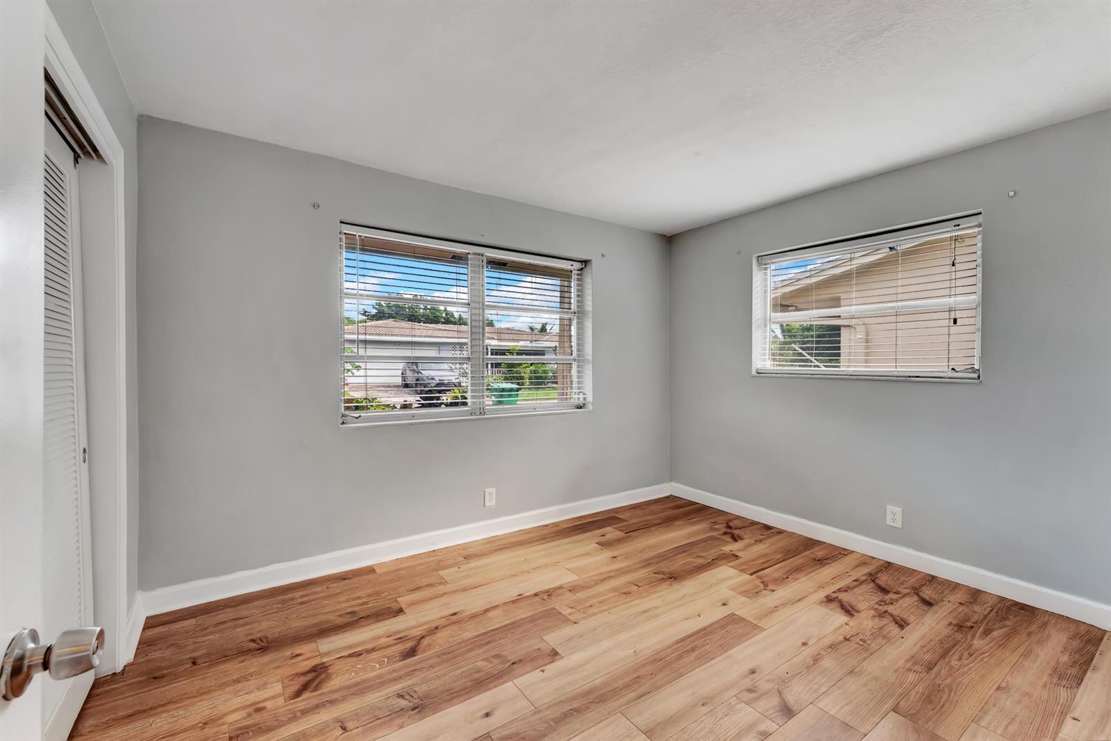 See details 4938 2 / 1 1007 sq. ft. $ 2026-10-12 0 Photo