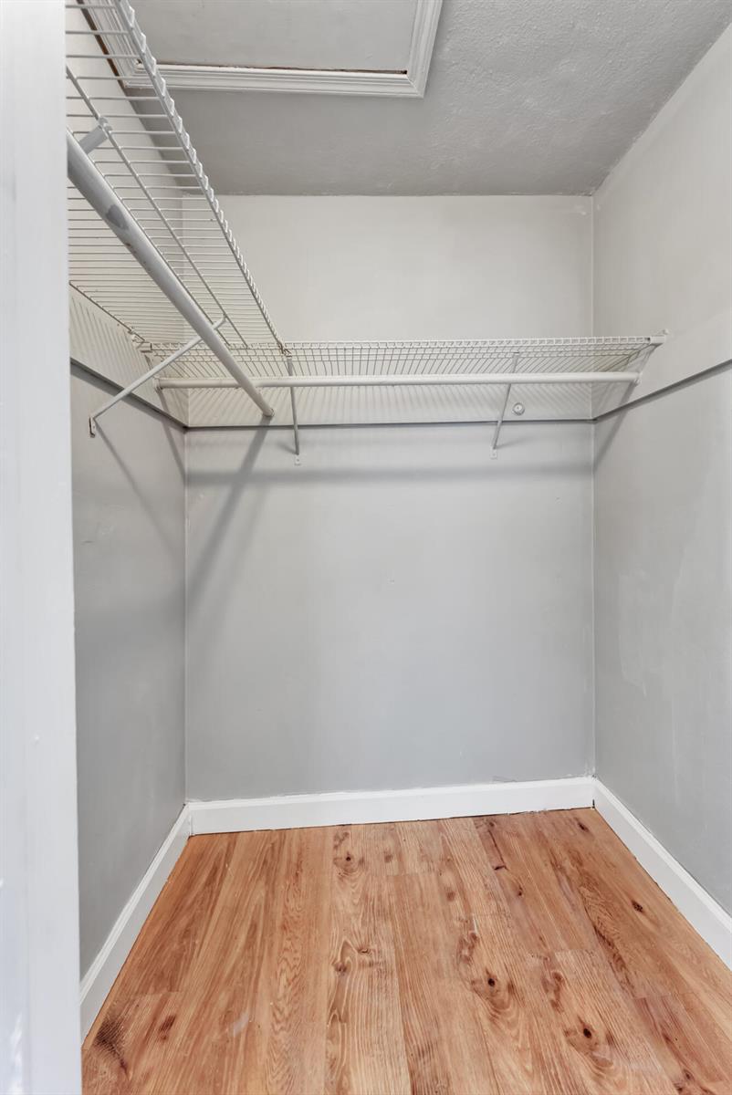 See details 4938 2 / 1 1007 sq. ft. $ 2026-10-12 0 Photo