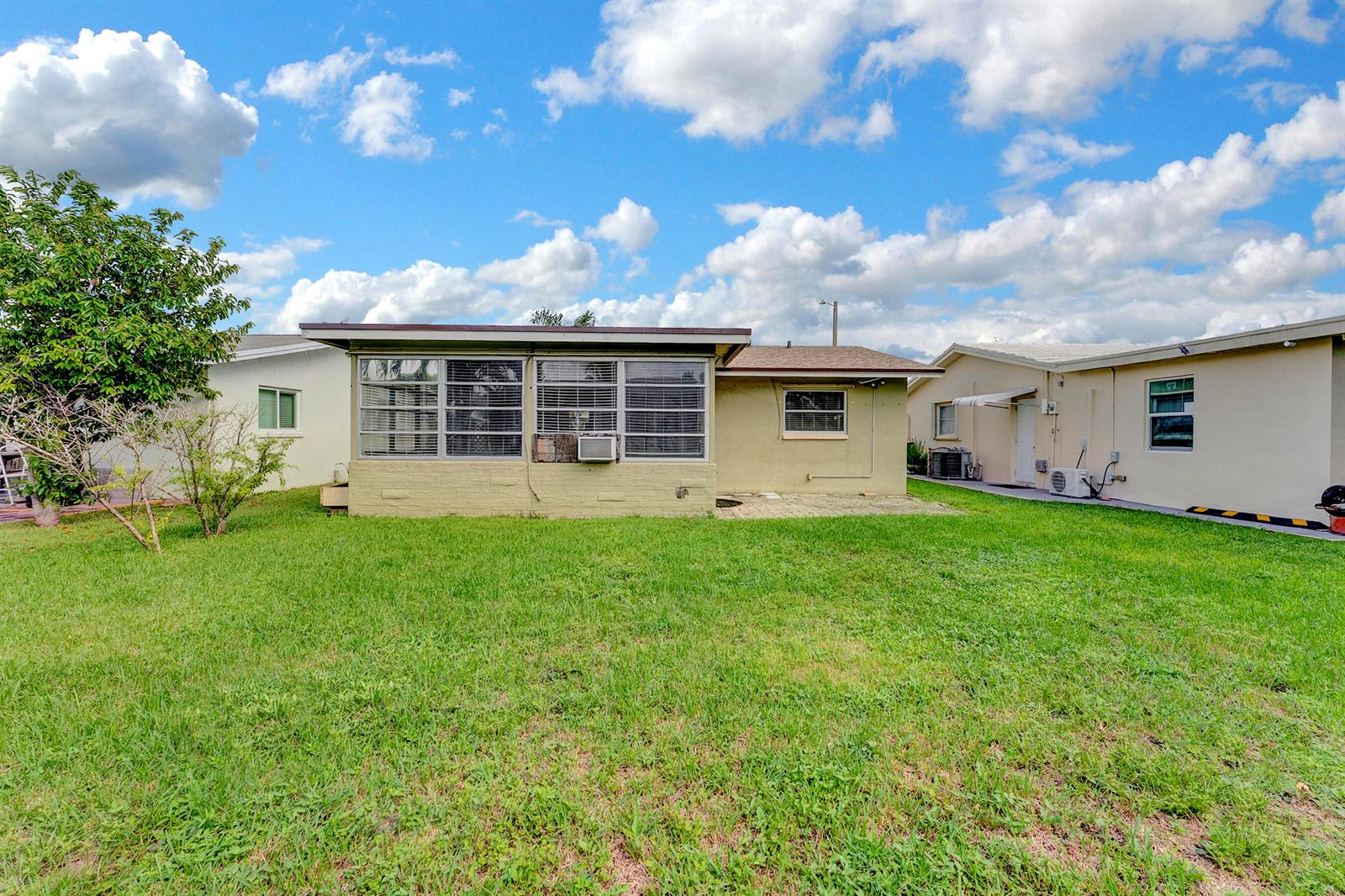 See details 4938 2 / 1 1007 sq. ft. $ 2026-10-12 0 Photo
