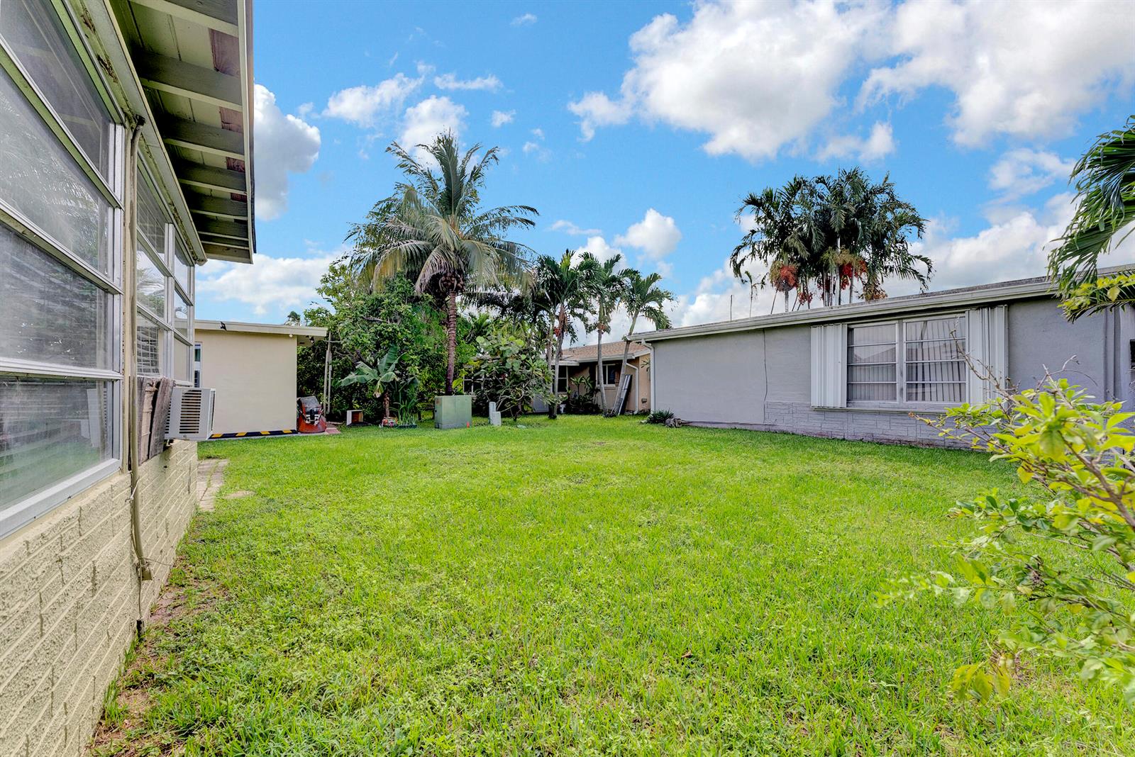 See details 4938 2 / 1 1007 sq. ft. $ 2026-10-12 0 Photo