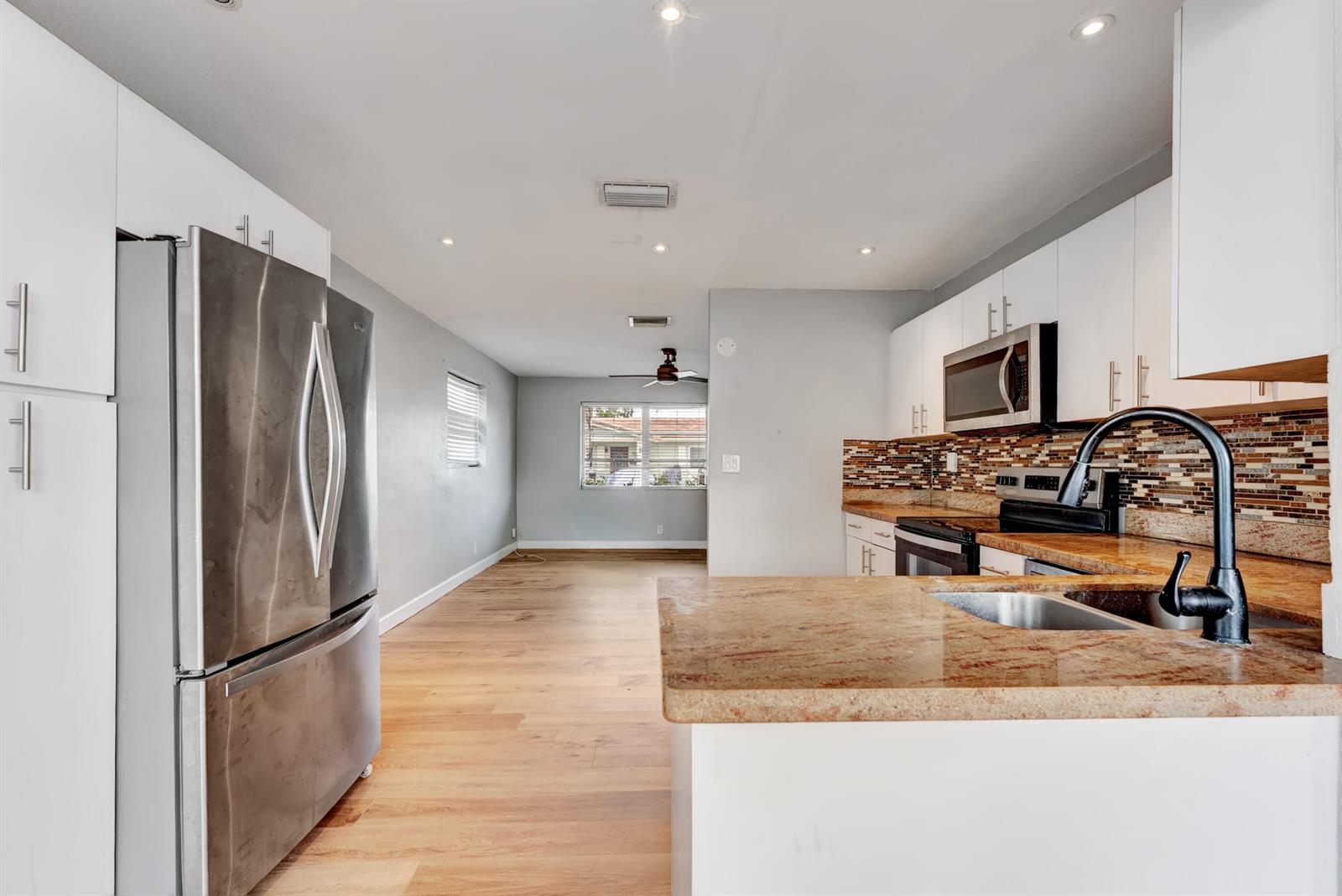 See details 4938 2 / 1 1007 sq. ft. $ 2026-10-12 0 Photo