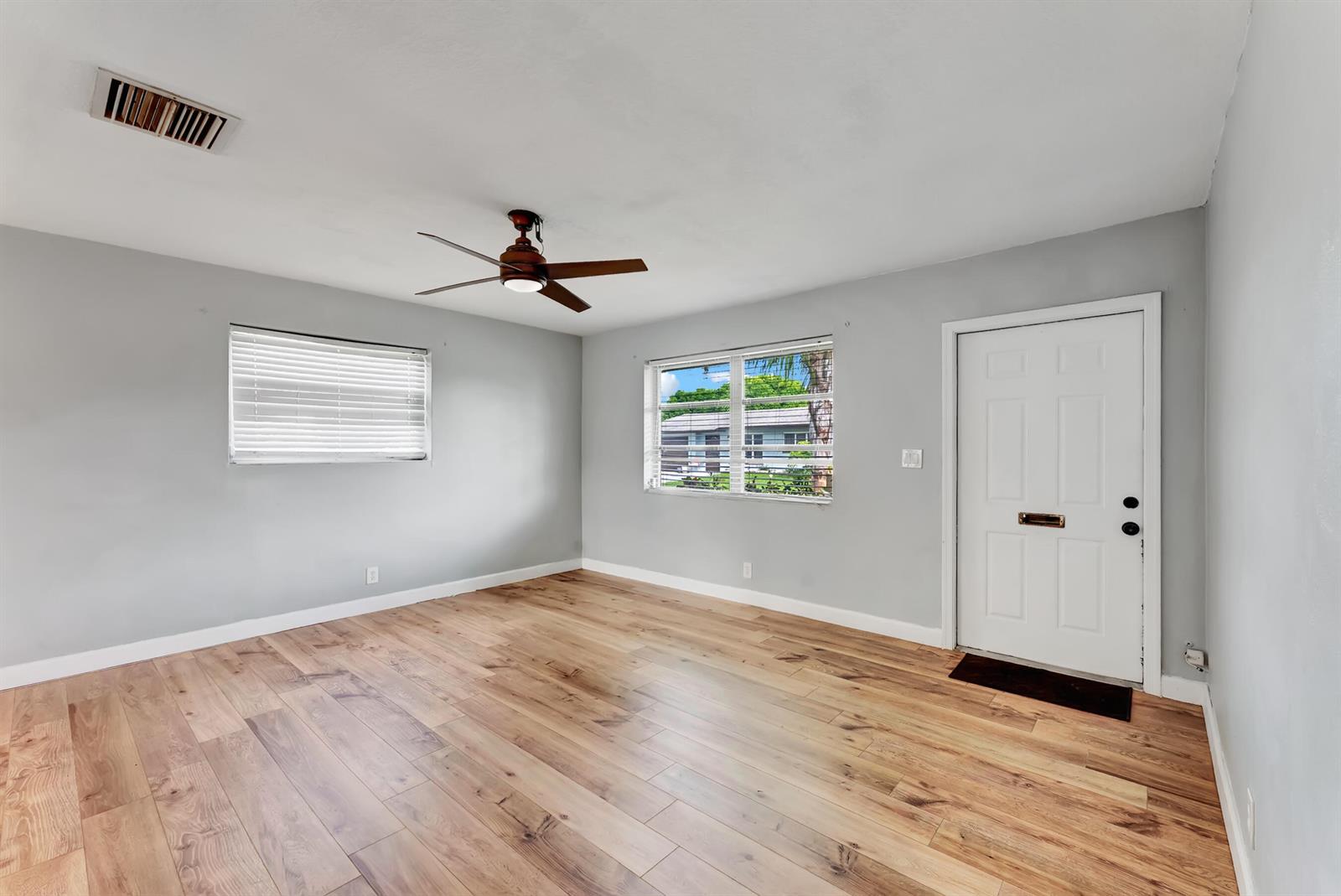 See details 4938 2 / 1 1007 sq. ft. $ 2026-10-12 0 Photo
