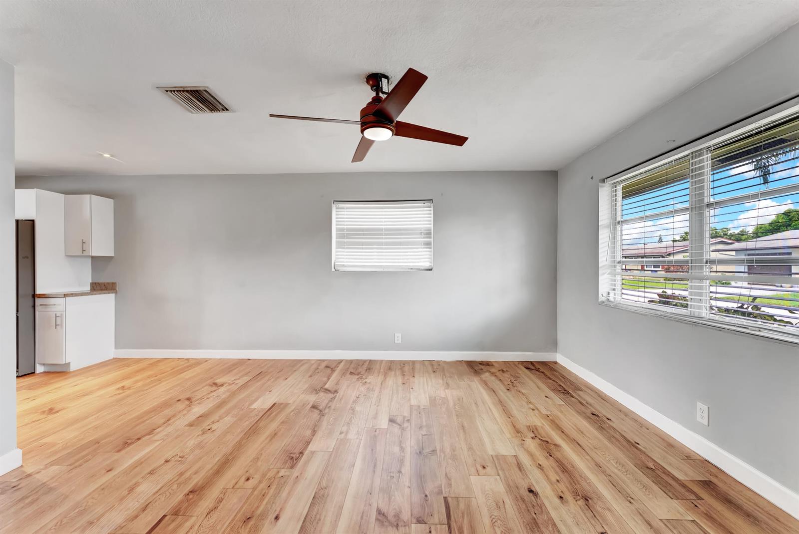 See details 4938 2 / 1 1007 sq. ft. $ 2026-10-12 0 Photo