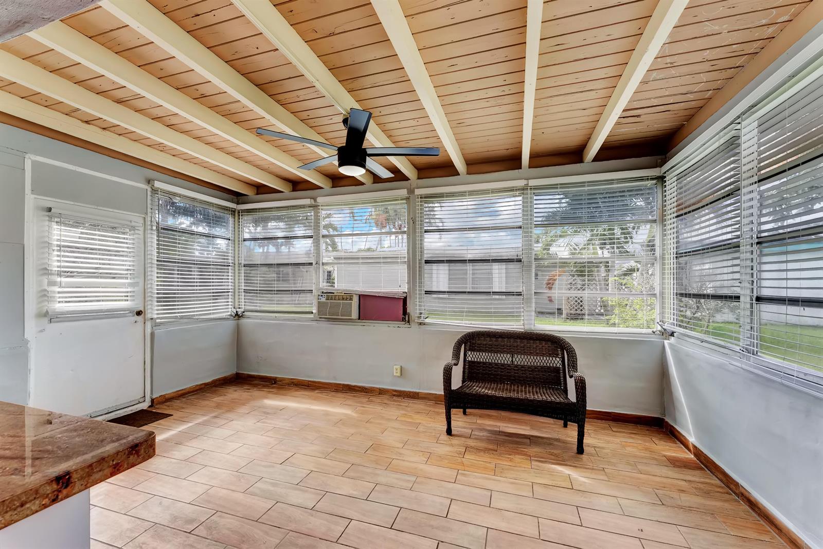 See details 4938 2 / 1 1007 sq. ft. $ 2026-10-12 0 Photo