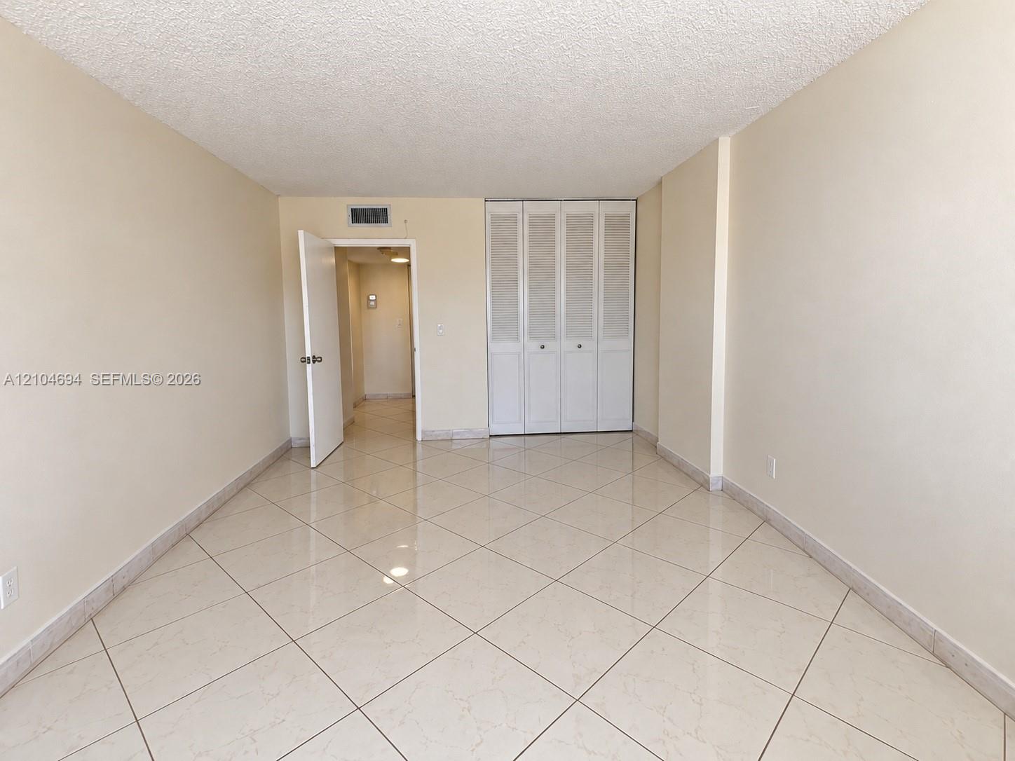 See details 420 2 / 2 1275 sq. ft. $ 2026-10-11 0 Photo