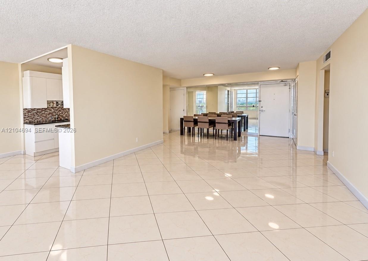 See details 420 2 / 2 1275 sq. ft. $ 2026-10-11 0 Photo
