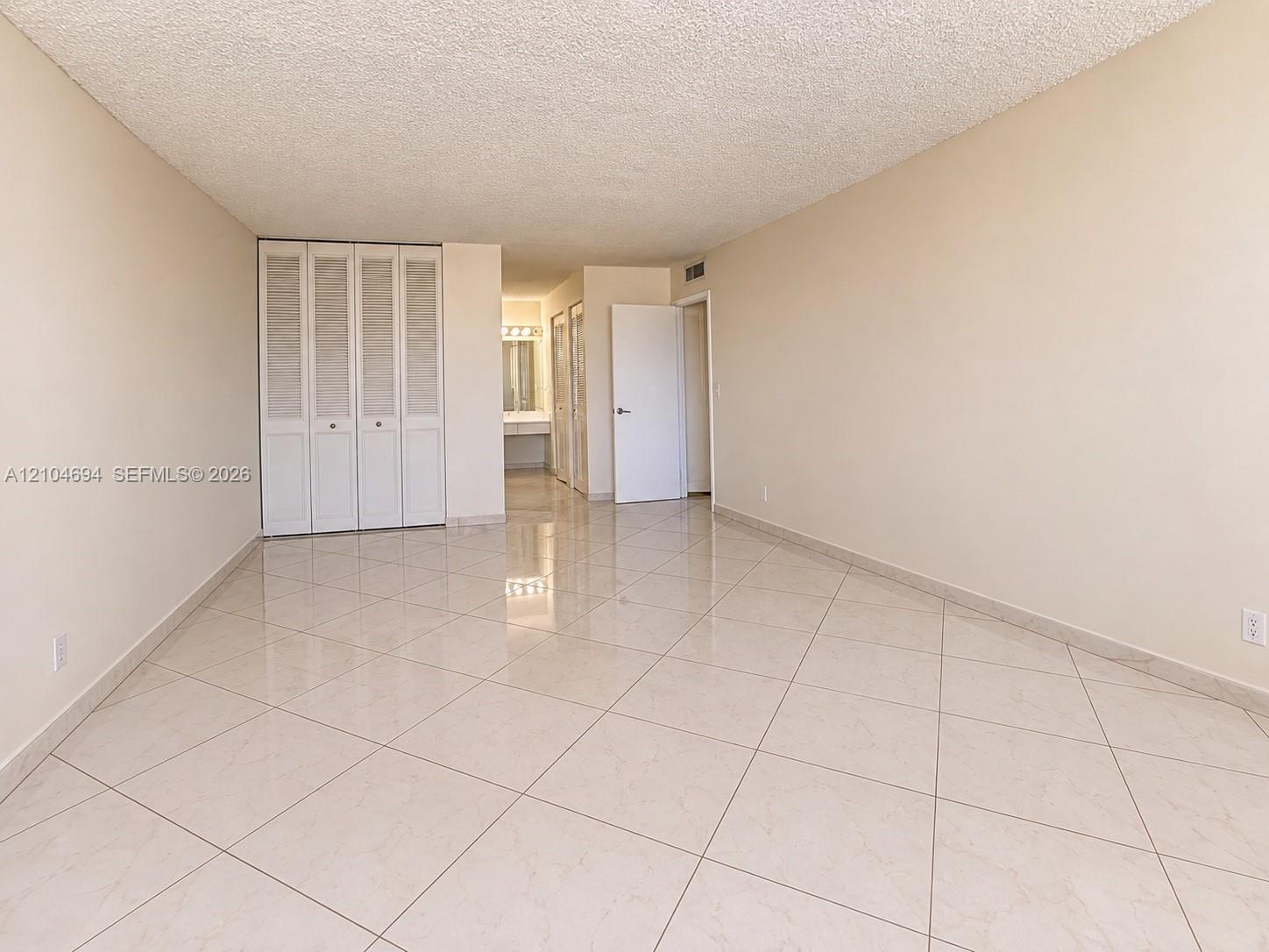 See details 420 2 / 2 1275 sq. ft. $ 2026-10-11 0 Photo
