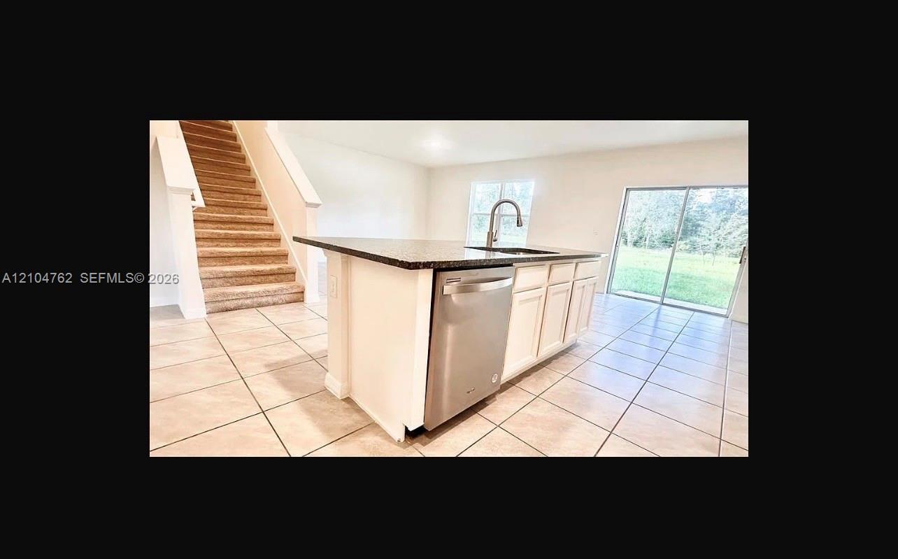 2556 5 / 3  sq. ft. $ 2026-10-15 0 Photo