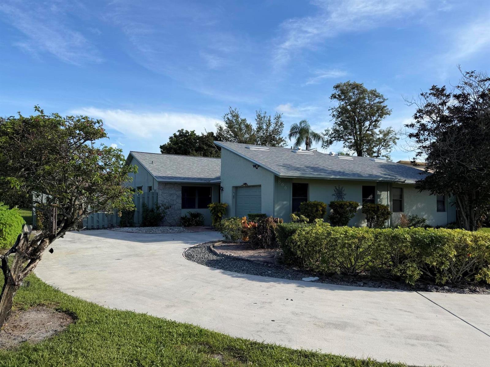  2 / 2 1180 sq. ft. $ 2026-10-13 0 foto