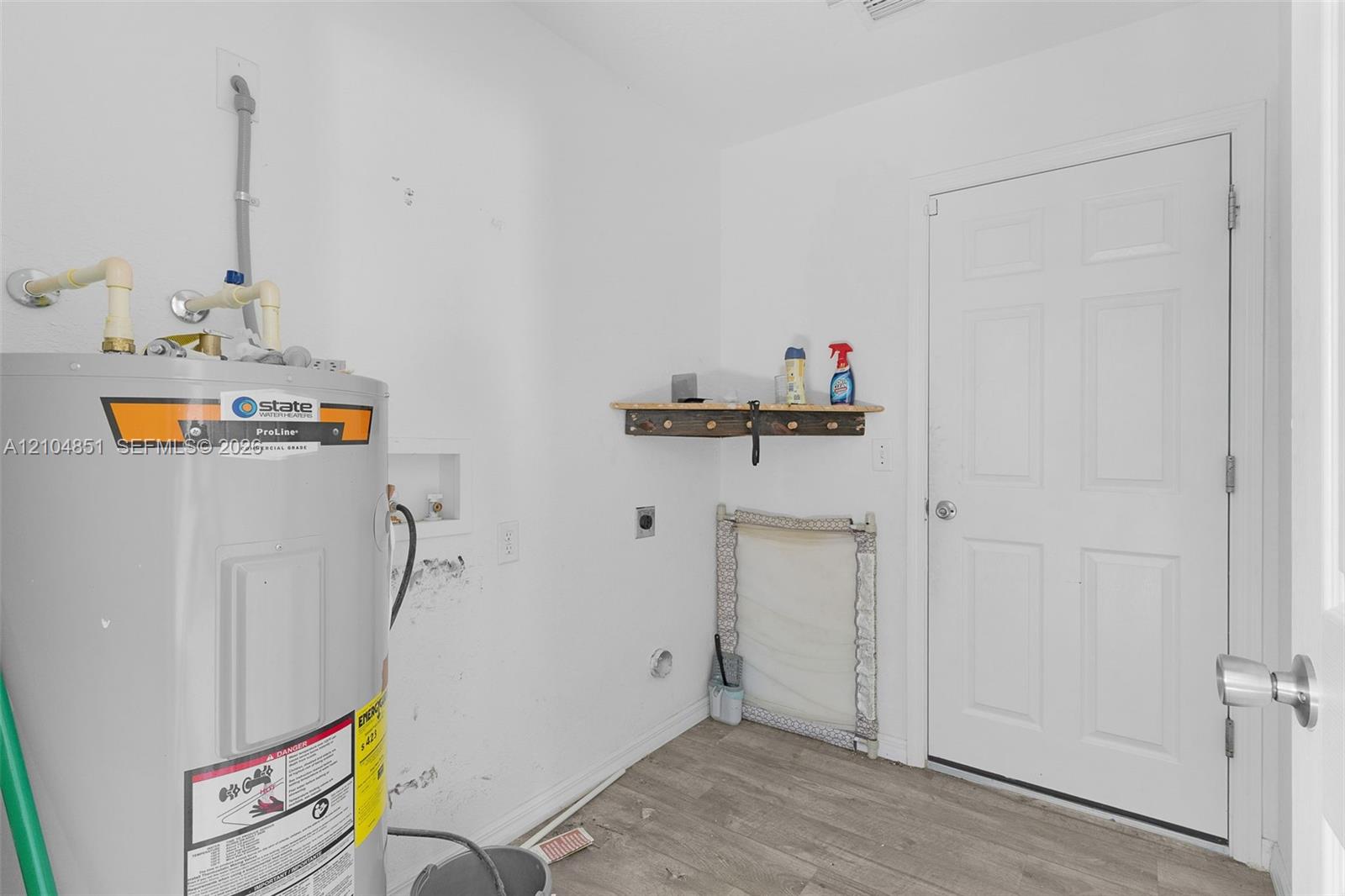 41 3 / 2  sq. ft. $ 2026-10-12 0 foto
