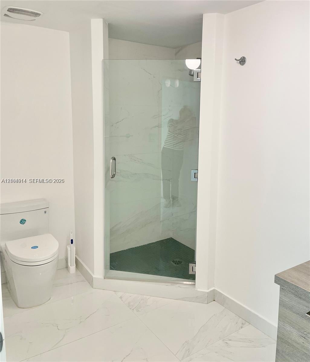 Den bathroom