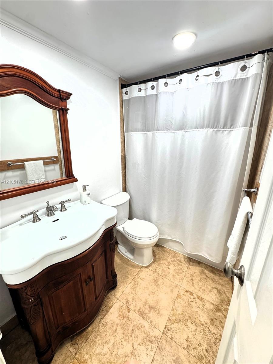 full bath with tub/shower