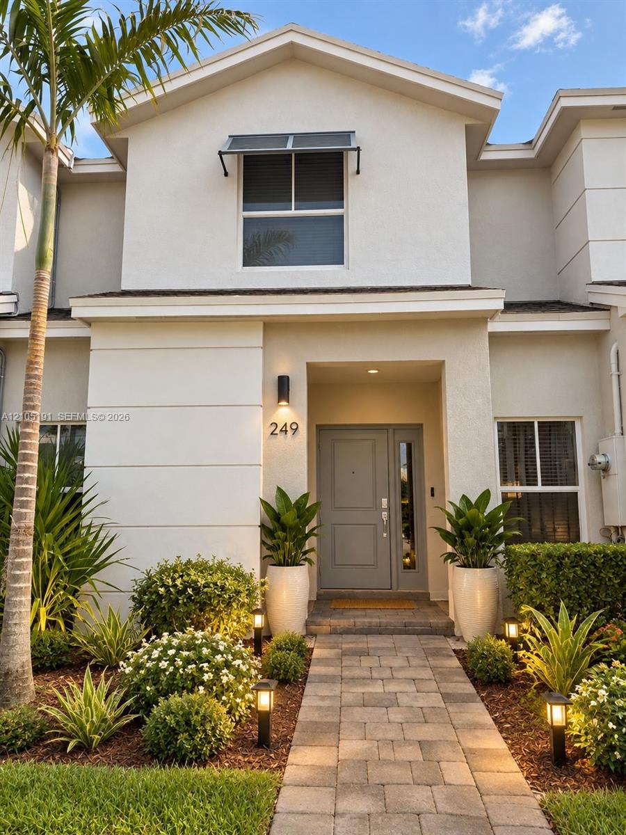 249 3 / 3 1376 sq. ft. $ 2026-10-12 0 foto