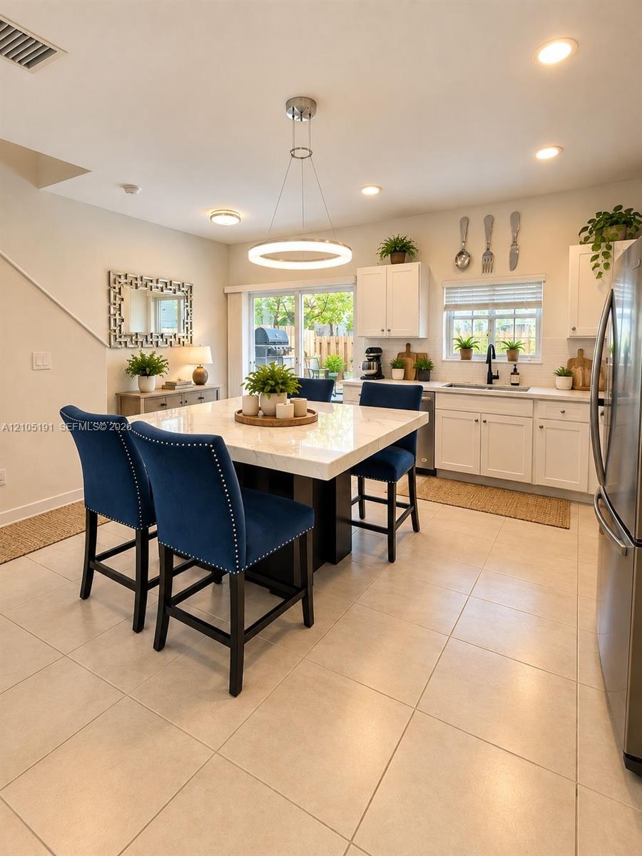 249 3 / 3 1376 sq. ft. $ 2026-10-12 0 foto