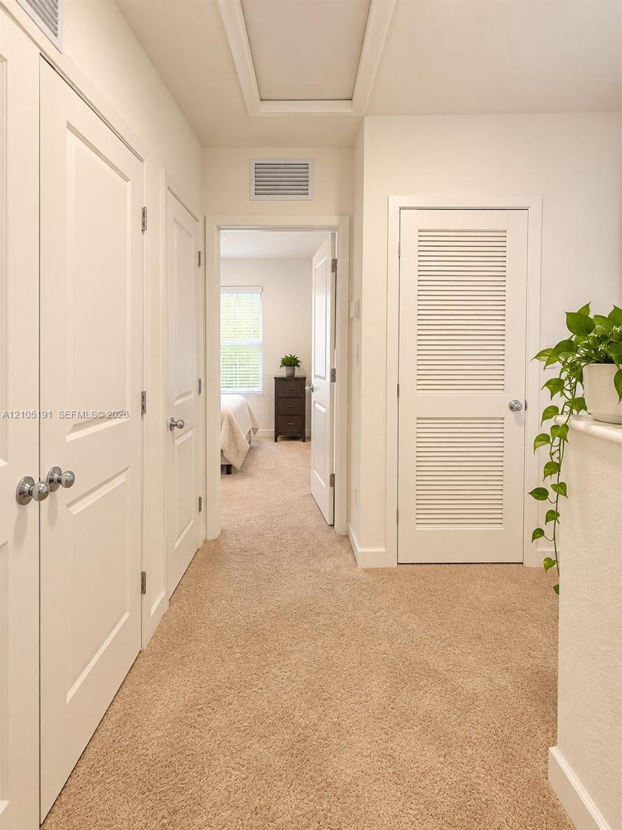 249 3 / 3 1376 sq. ft. $ 2026-10-12 0 foto