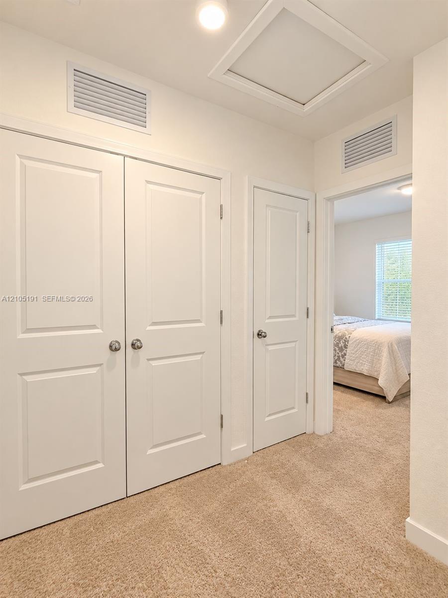 249 3 / 3 1376 sq. ft. $ 2026-10-12 0 foto