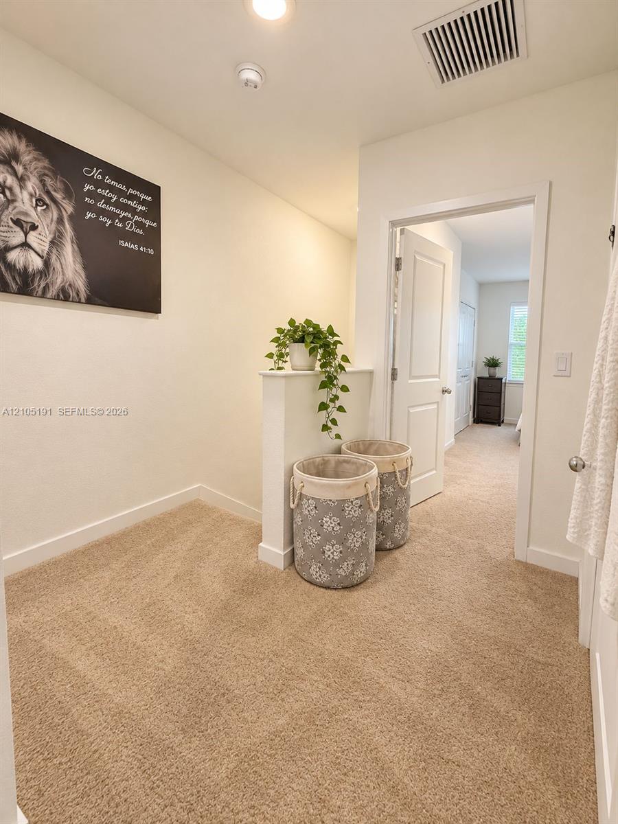 249 3 / 3 1376 sq. ft. $ 2026-10-12 0 foto