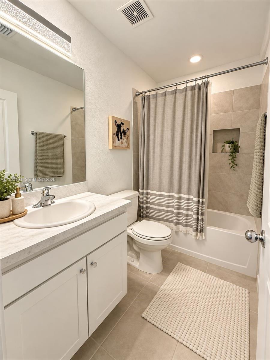 249 3 / 3 1376 sq. ft. $ 2026-10-12 0 foto