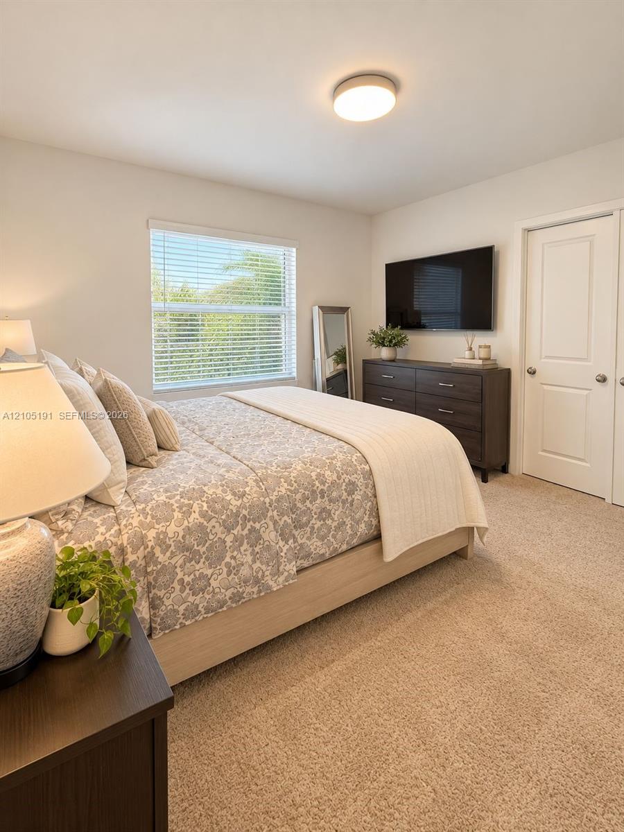 249 3 / 3 1376 sq. ft. $ 2026-10-12 0 foto