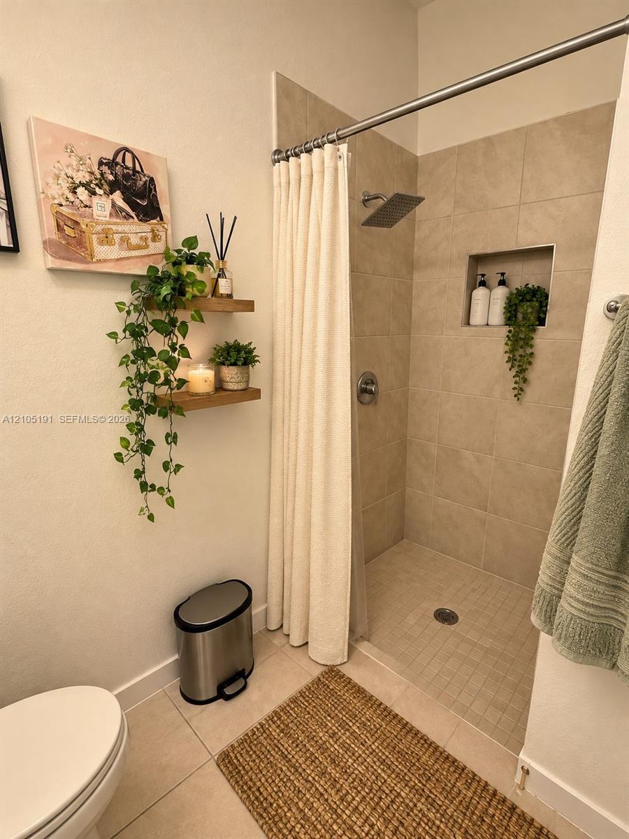 249 3 / 3 1376 sq. ft. $ 2026-10-12 0 foto