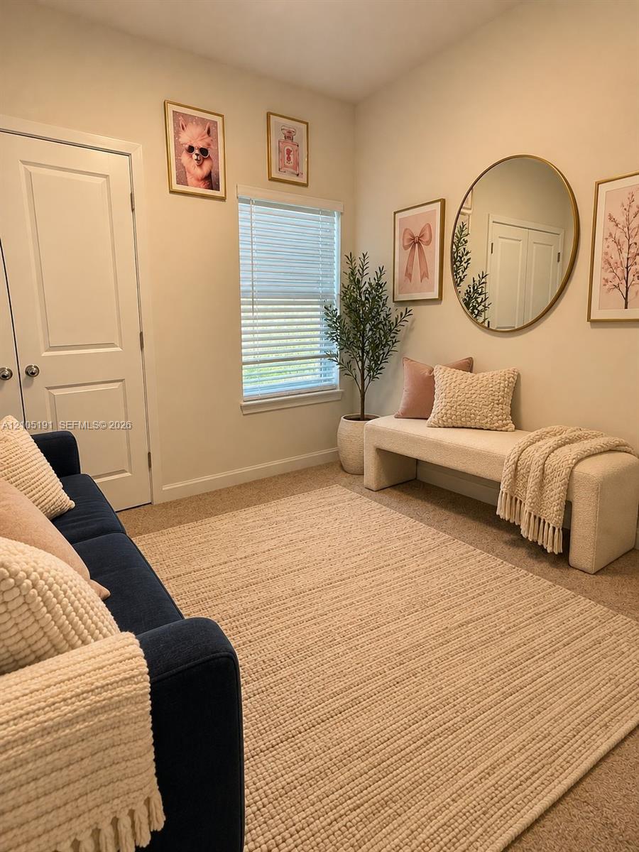 249 3 / 3 1376 sq. ft. $ 2026-10-12 0 foto