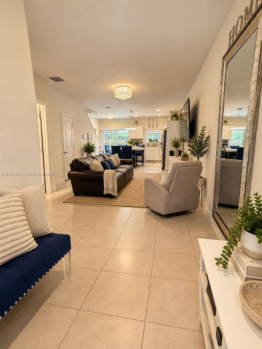 249 3 / 3 1376 sq. ft. $ 2026-10-12 0 foto