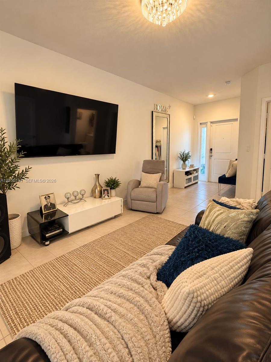 249 3 / 3 1376 sq. ft. $ 2026-10-12 0 foto
