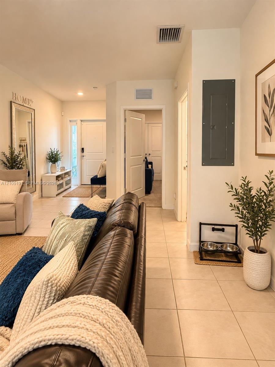 249 3 / 3 1376 sq. ft. $ 2026-10-12 0 foto