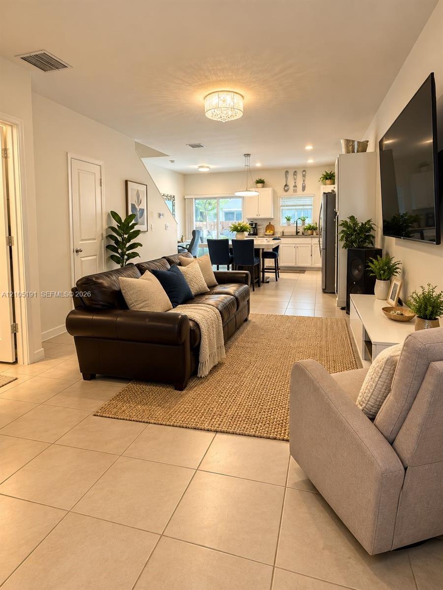 249 3 / 3 1376 sq. ft. $ 2026-10-12 0 foto