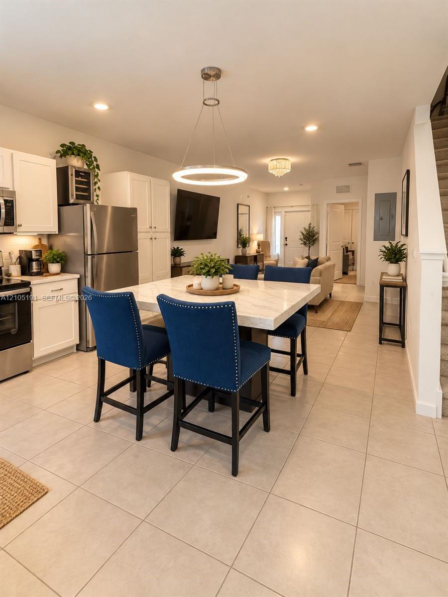 249 3 / 3 1376 sq. ft. $ 2026-10-12 0 foto