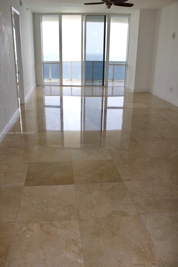 2803 3 / 3 1962 sq. ft. $ 2026-10-12 0 Photo