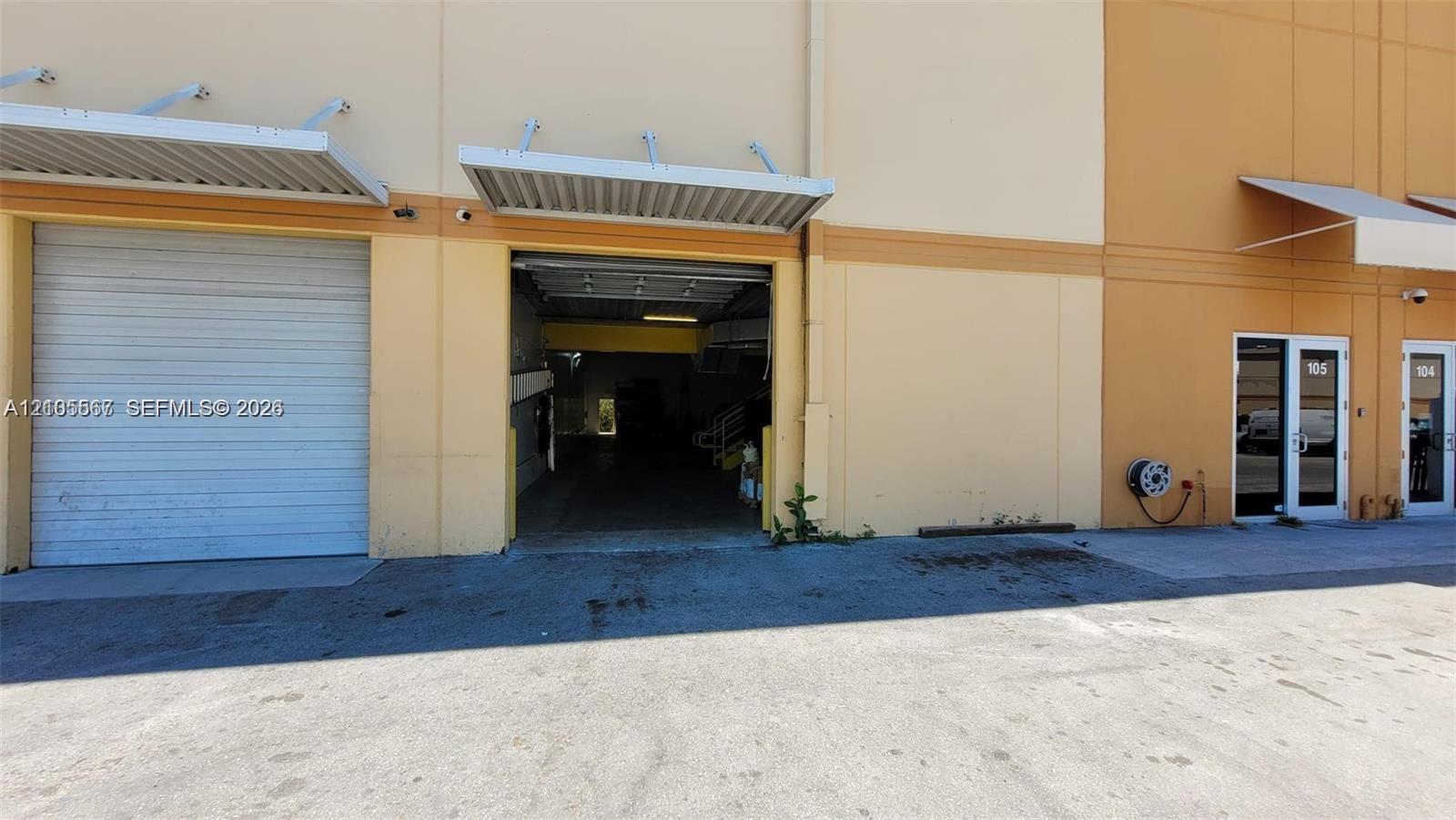 B-105  /   sq. ft. $ 2026-10-13 0 foto