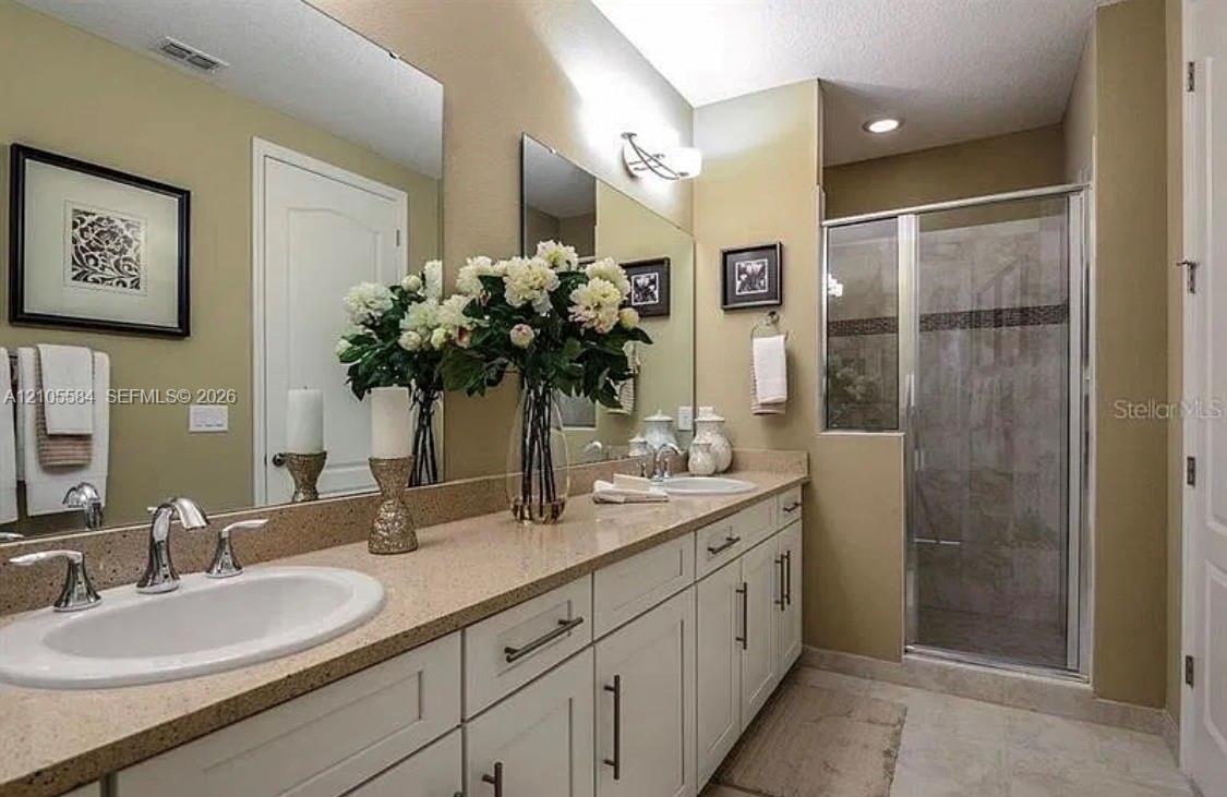 Ver detalles 10197 2 / 3 sq. ft. $ 2026-10-21 0 foto