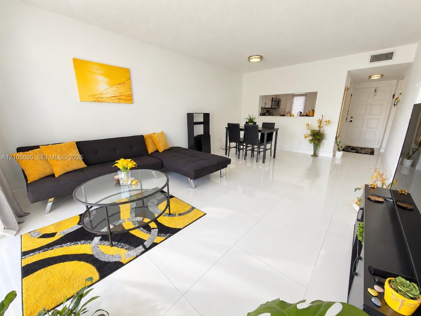 205 1 / 1 672 sq. ft. $ 2026-10-13 0 Photo