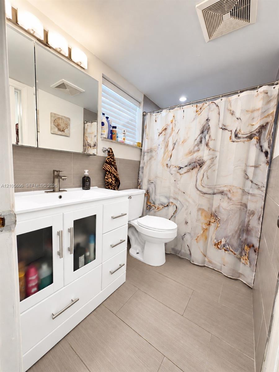 205 1 / 1 672 sq. ft. $ 2026-10-13 0 Photo