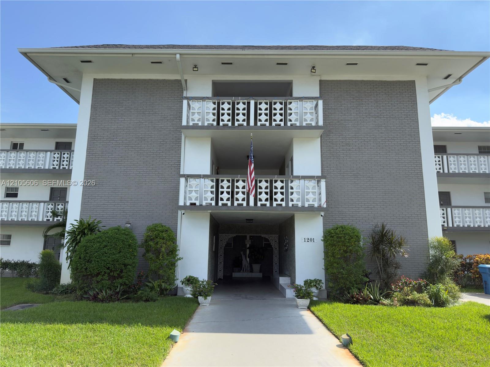 205 1 / 1 672 sq. ft. $ 2026-10-13 0 Photo