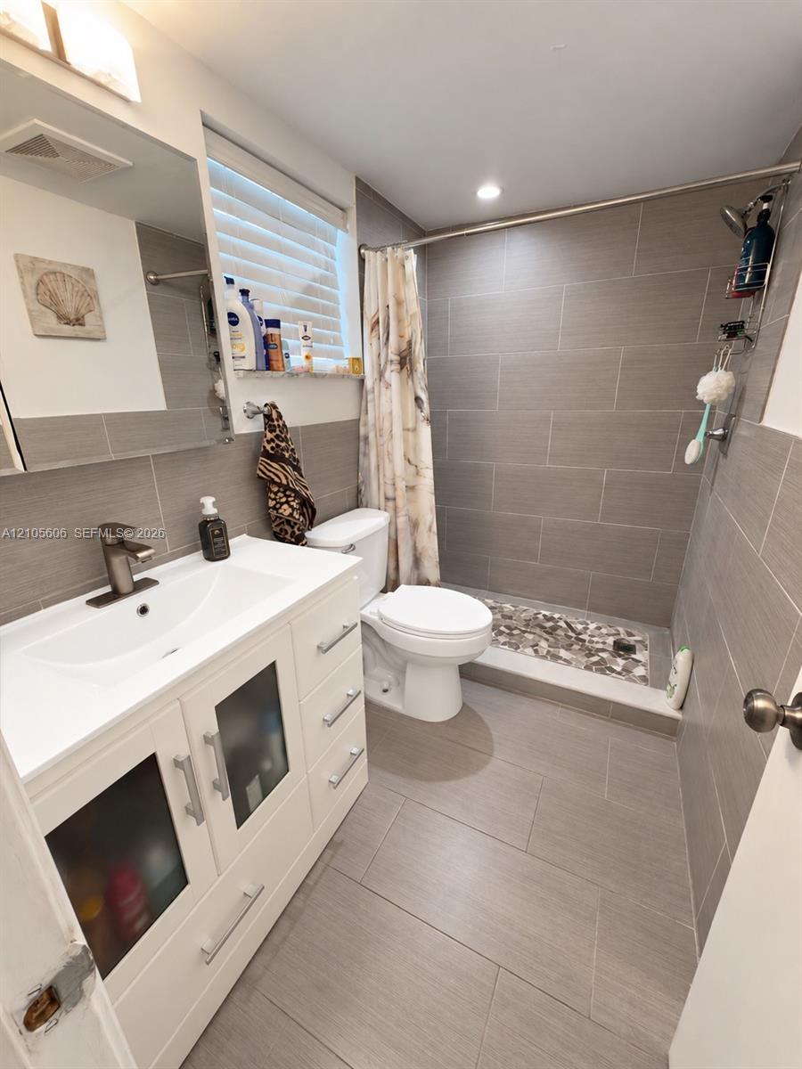 205 1 / 1 672 sq. ft. $ 2026-10-13 0 Photo
