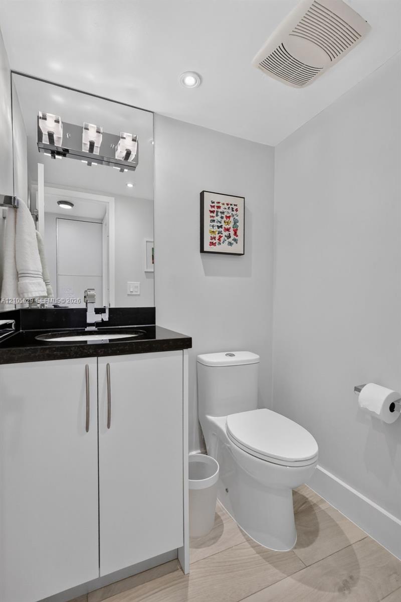 Ver detalles 710 1 / 2 991 sq. ft. $ 2026-10-13 0 foto