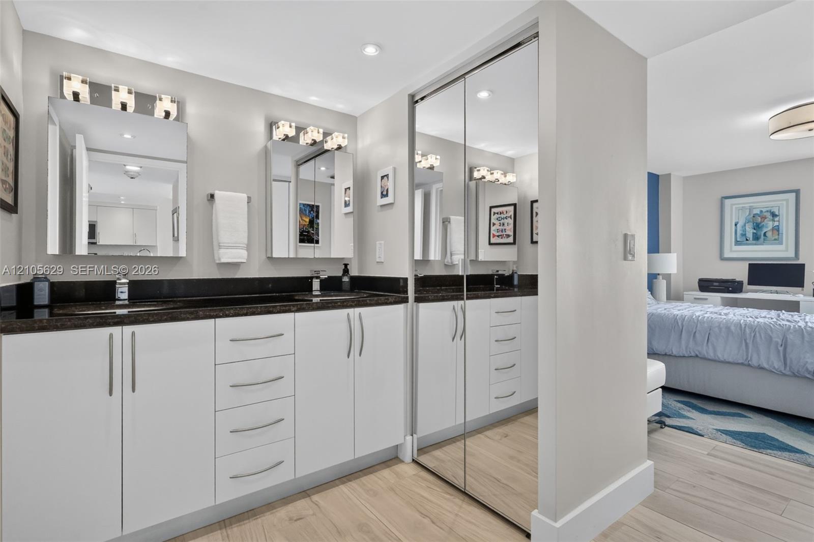 Ver detalles 710 1 / 2 991 sq. ft. $ 2026-10-13 0 foto