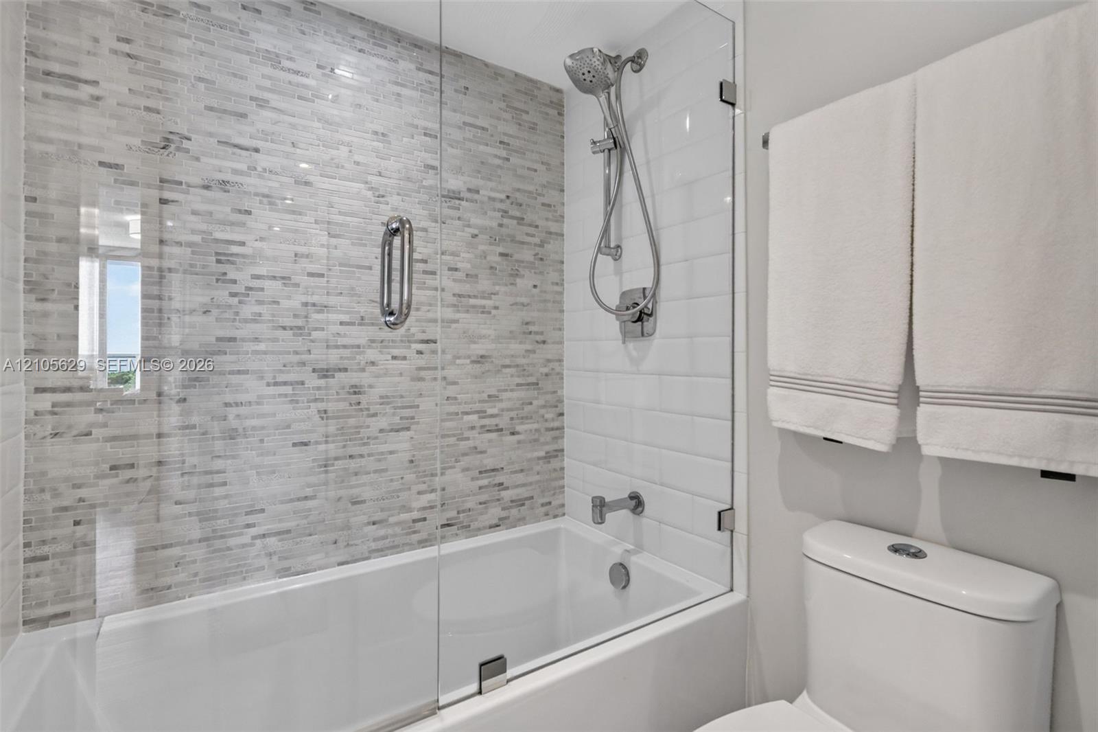 Ver detalles 710 1 / 2 991 sq. ft. $ 2026-10-13 0 foto