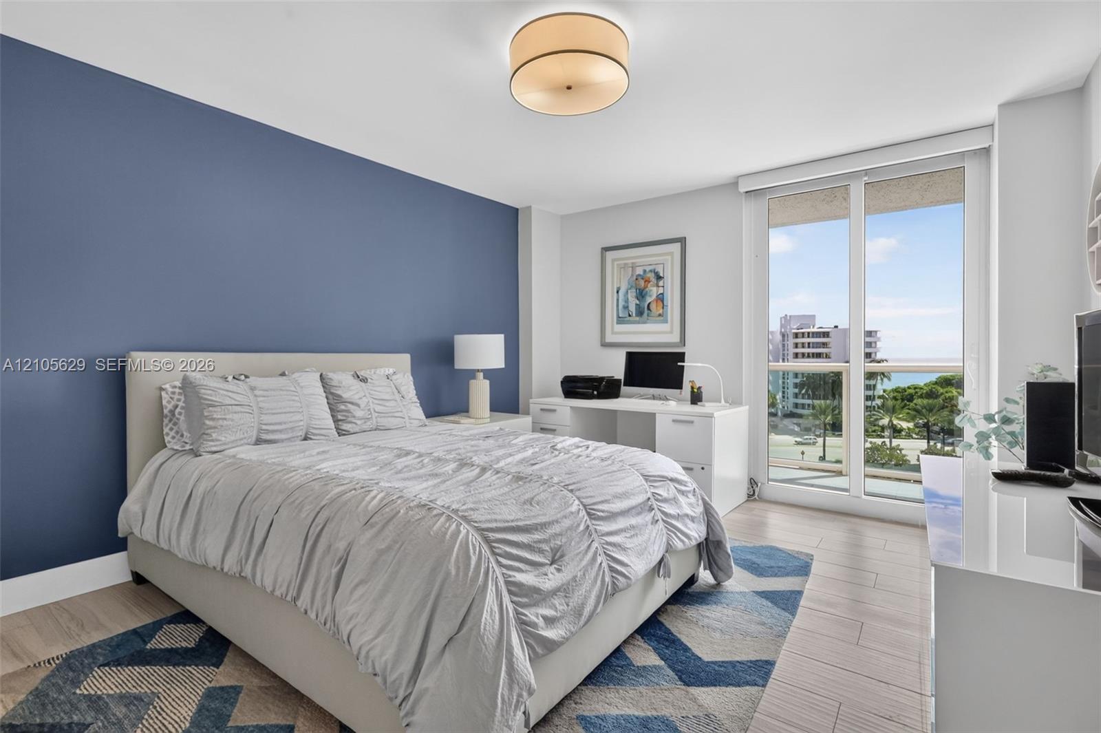 Ver detalles 710 1 / 2 991 sq. ft. $ 2026-10-13 0 foto