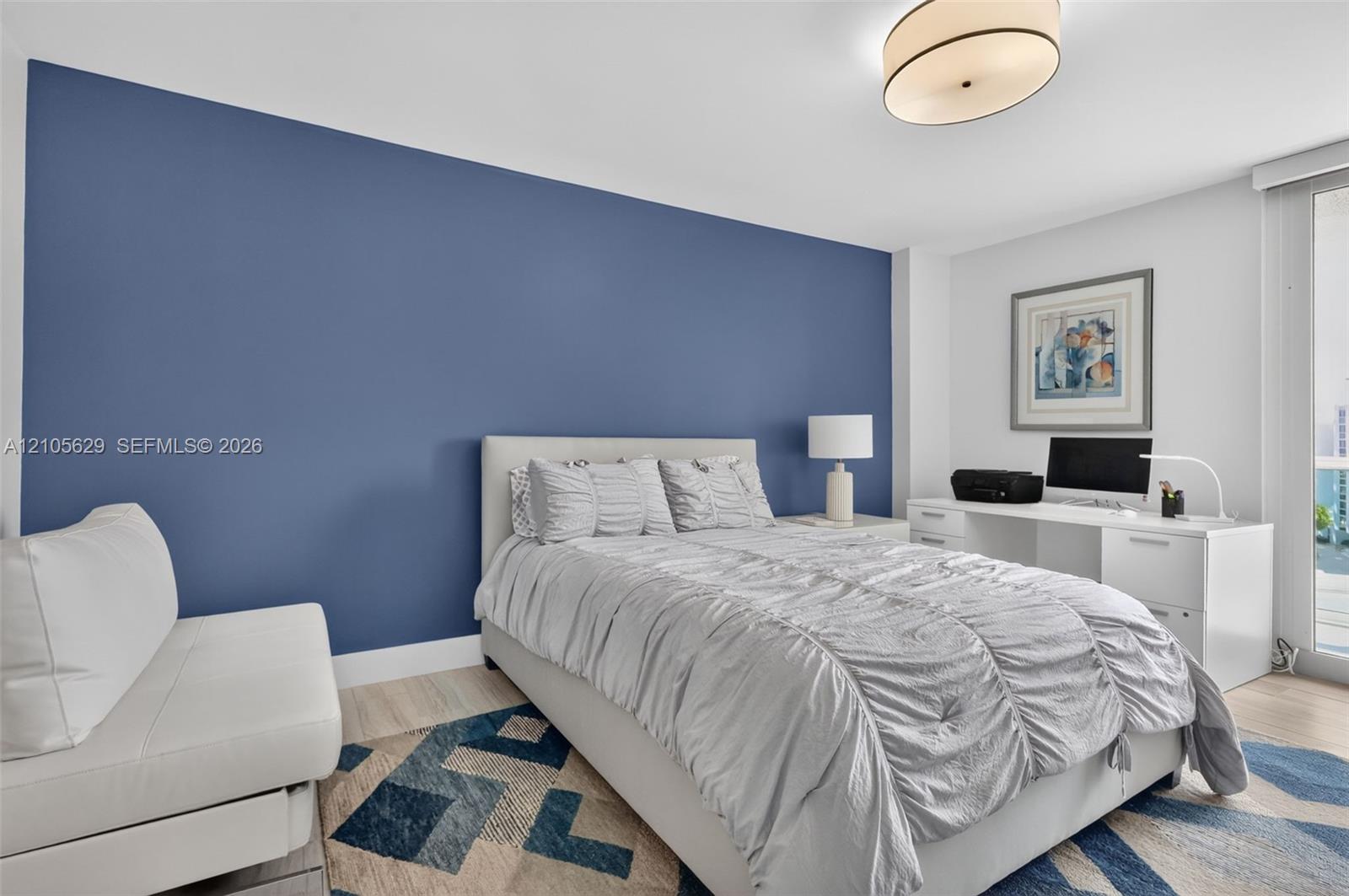 Ver detalles 710 1 / 2 991 sq. ft. $ 2026-10-13 0 foto